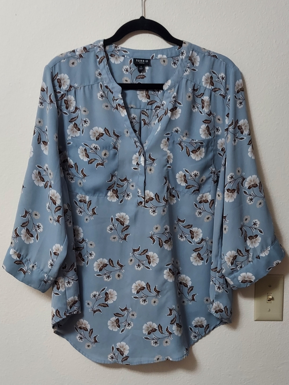 torrid Light Blue Floral Harper Blouse Size 1